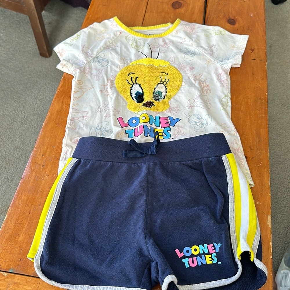 Girls pre owned loony toons set